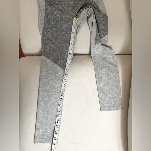 NWT Outdoor Voices Dove & Ash 3/4 Two Tone Leggings Size XS Grey - Picture 7 of 9